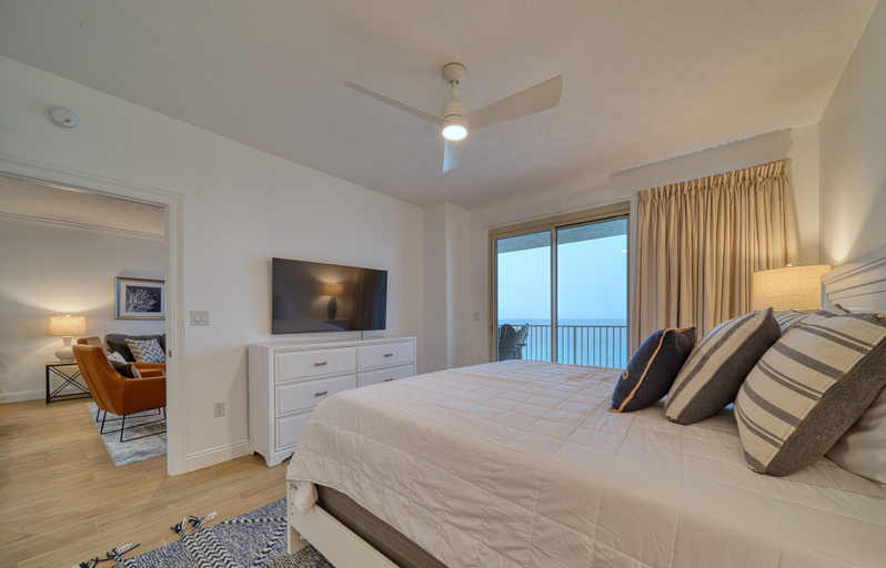 Bedroom 3, Treasure Island 0807, Bay