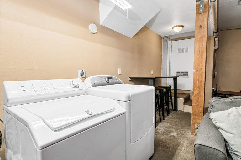 Bathroom 3, Moonridge Memories, San Bernardino