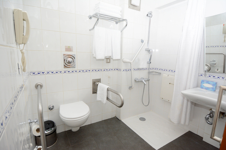 Bathroom 5, Holiday Inn ISTANBUL CITY by IHG, Fatih