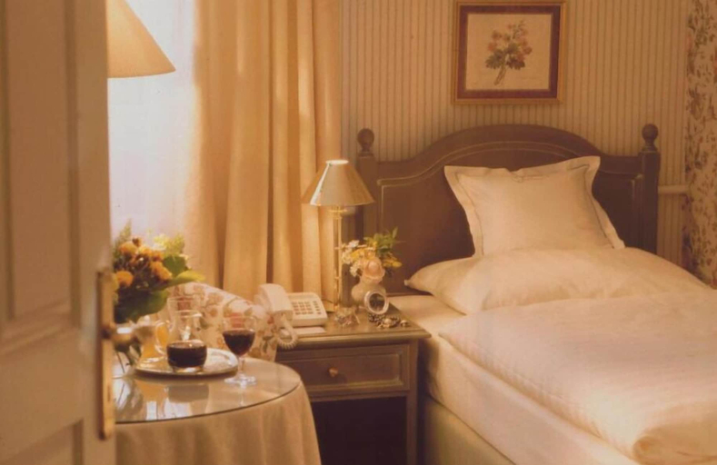 Bedroom 4, Unser kleines Hotel, Gießen