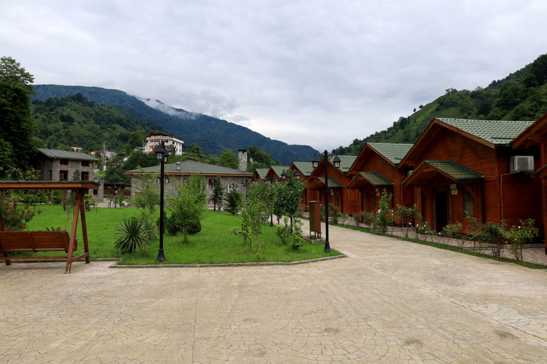Exterior & Views