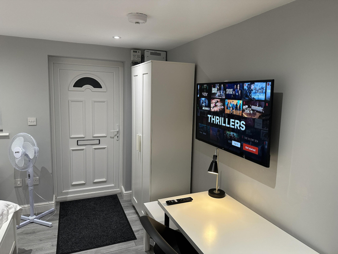 Others 5, Beautiful 1-bed Modern Luxury Apartment in Luton, Luton