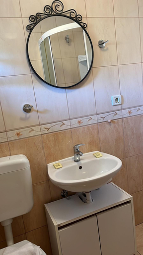 Bathroom 2, Central Apartment Bol, Bol