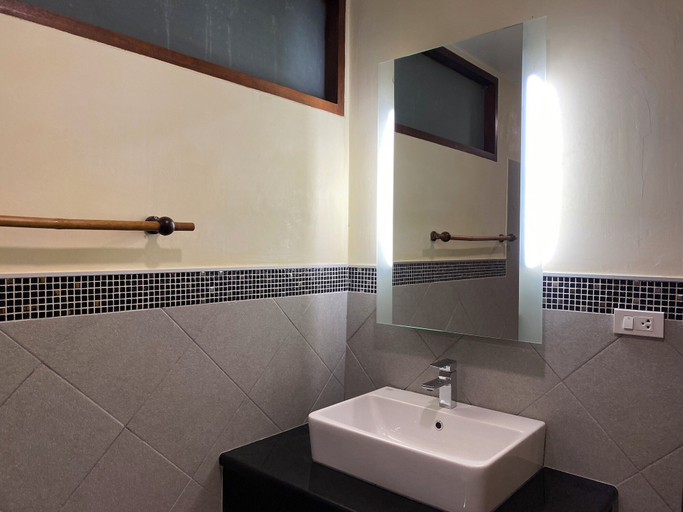 Bathroom 3, Sawasdee Lagoon Camping & Restaurant, Thai Mueang