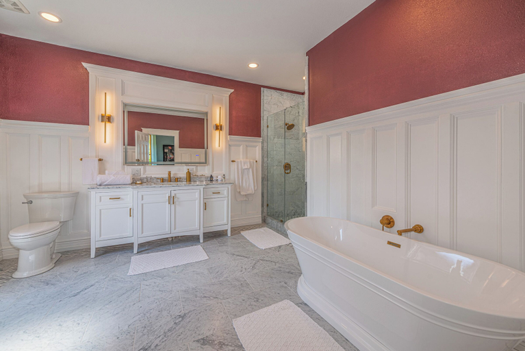 Bathroom 3, Orman Mansion - Pueblo's Most Luxurious Stay, Pueblo