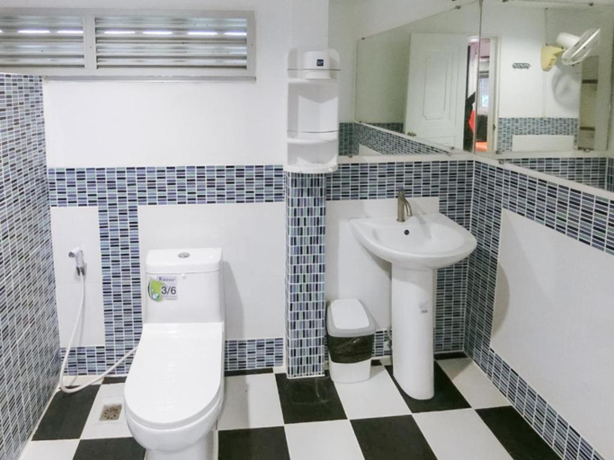 Bathroom 5, Aura Park Resort, Ratchaburi, Ban Pong