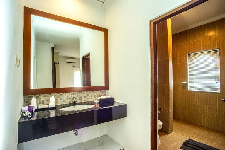 Bathroom 5, Brits Resort Lovina, Buleleng