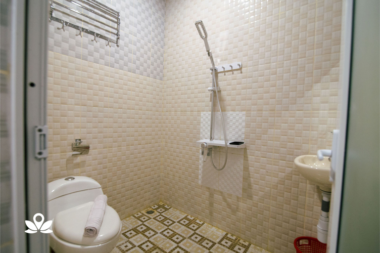 Bathroom 5, De'Tonga Hotel, Medan