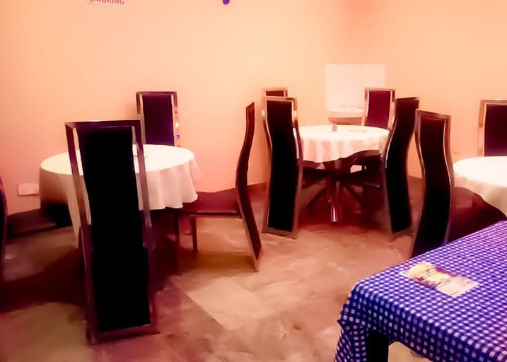 Food & Drinks, Cameo's Suites, Surulere