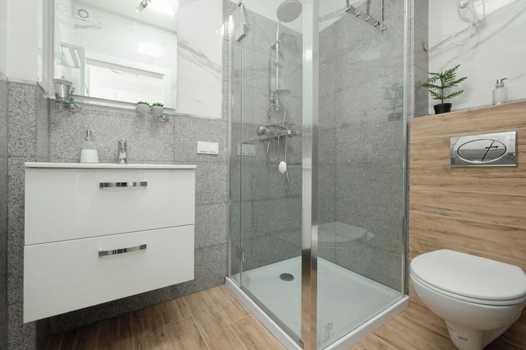 Bathroom, Sunny Sky Studio Dziwnow by Renters, Kamień
