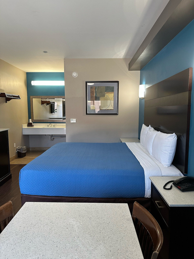Bedroom 2, Crystal Palace Inn, Los Angeles