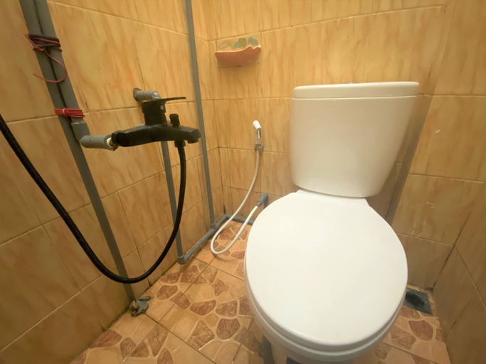 Bathroom 3, RedDoorz @ Wisma Sentosa Palopo, Palopo