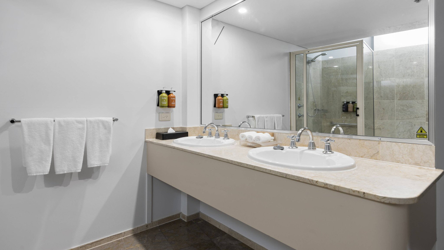 Bathroom 4, Holiday Inn SYDNEY - POTTS POINT by IHG, Sydney