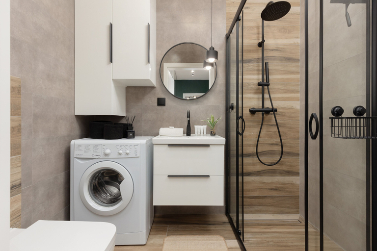 Bathroom 4, Trendy Apartment + Parking by Renters, Warsaw