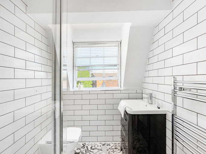 Bathroom 2, Relaxing 2BR Haven in Bishop's Stortford, Hertfordshire