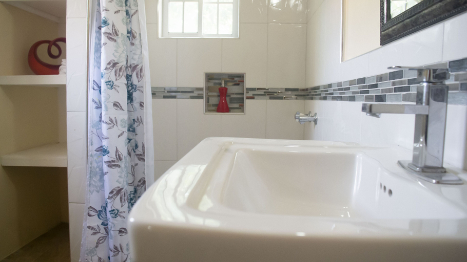 Bathroom 4, Sunset NaBro