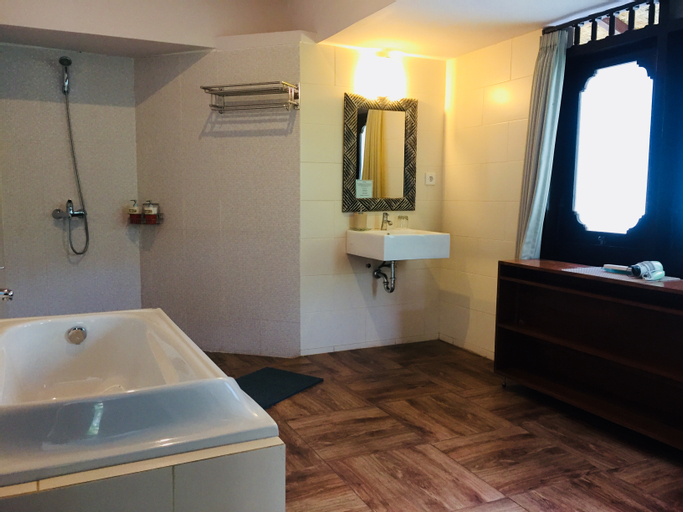 Bathroom 8