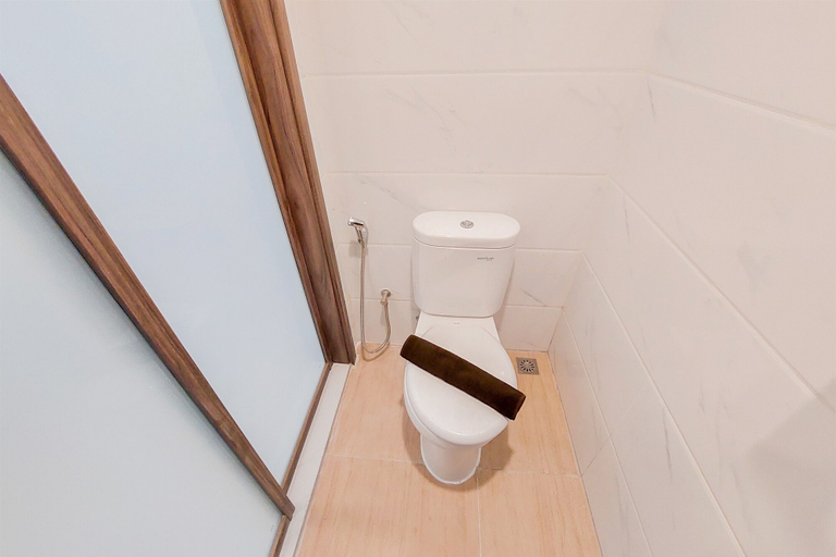 Bathroom 3, Wonderful Studio Apartment At Sky House Alam Sutera, Tangerang