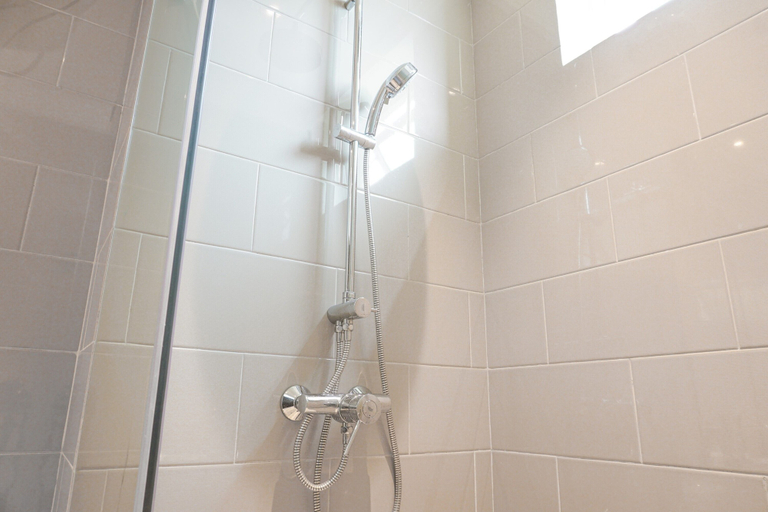 Bathroom 4, Elegant 2Br Citralake Suites Apartment, West Jakarta