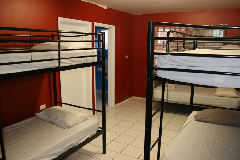 Bedroom 4, Waterfront Backpackers - Hostel, Cairns