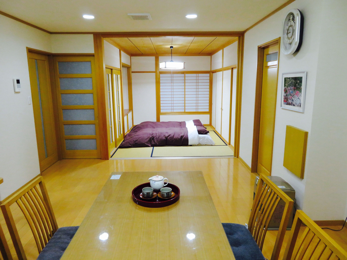 Bedroom 1, Utatei Villa, Takayama