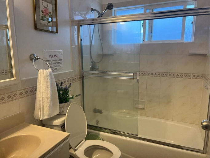 Bathroom 3, Affordable Private Rooms with Shared Bath Kitchen near SFO (SA), San Mateo
