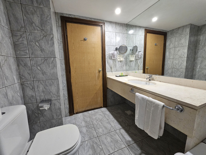 Bathroom 4, Edom Hotel, Wadi Musa