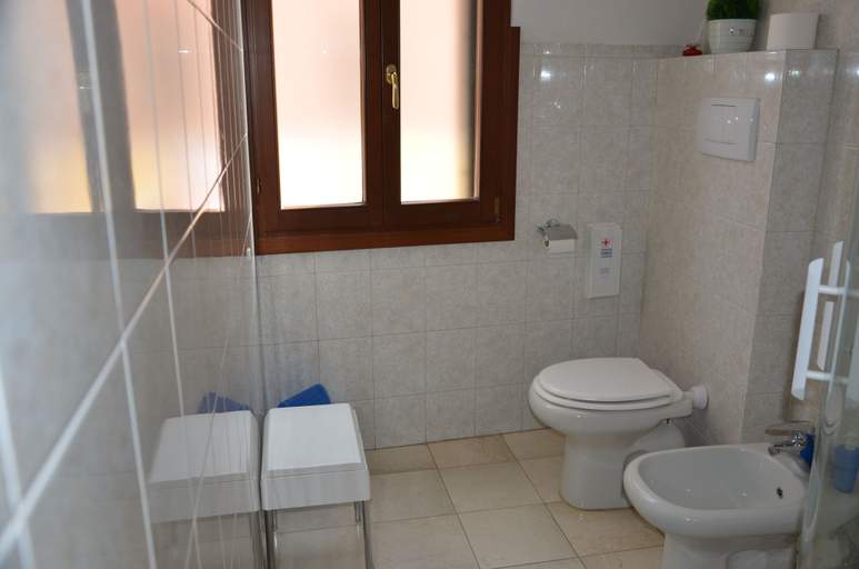 Bathroom 3, Casa Favaretto, Venezia