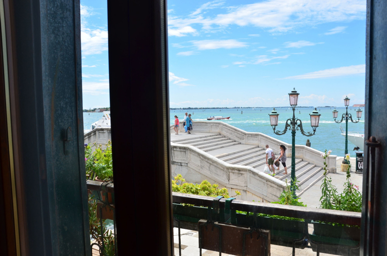 Others 4, Casa Favaretto, Venezia