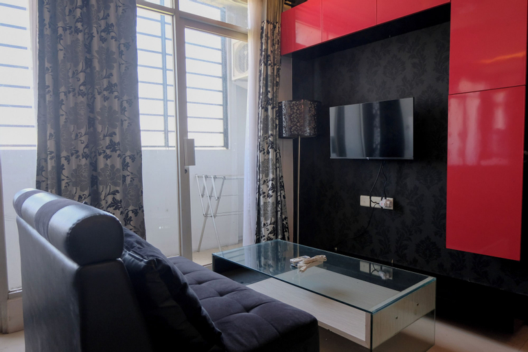Living area 5, Spacious and Combine 3Br At The Edge Bandung Apartment, Cimahi
