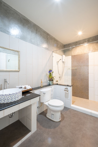 Bathroom 4, The Iconic Hotel, Muang Ranong