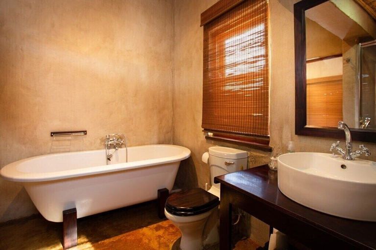Bathroom 3, Gannabos Guest House, Joe Gqabi
