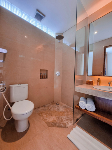 Bathroom 12