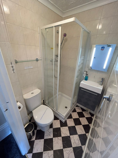 Bathroom 3, The Lyndhurst guest house, Norfolk