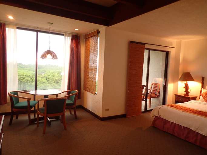 Bedroom 2, Cliffside View Hotel