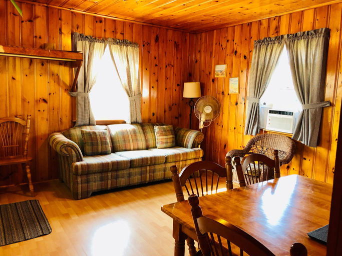Bedroom 3, Green Gables Bungalow Court, Queens