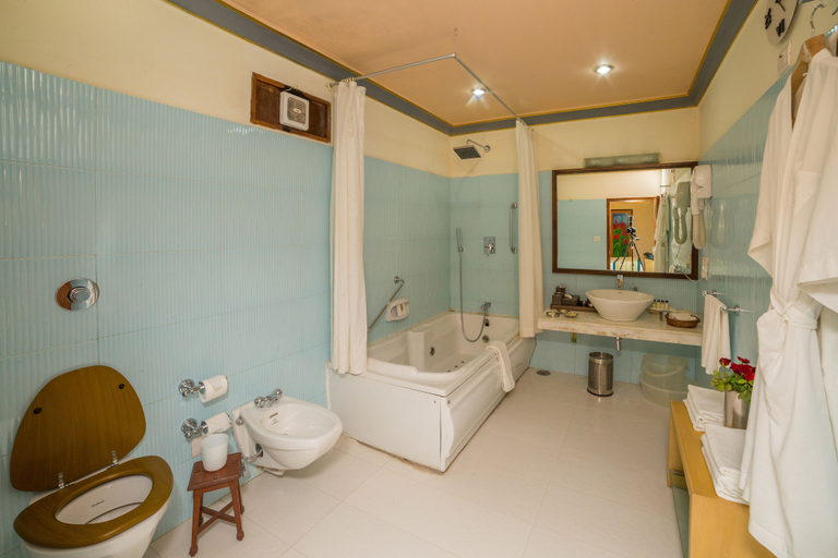 Bathroom 5, Jagmandir Island Palace, Udaipur