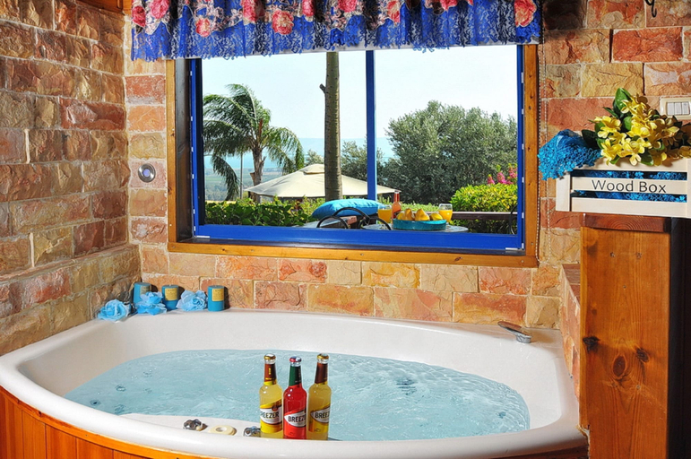 Bathroom 3, The Golan Cabin