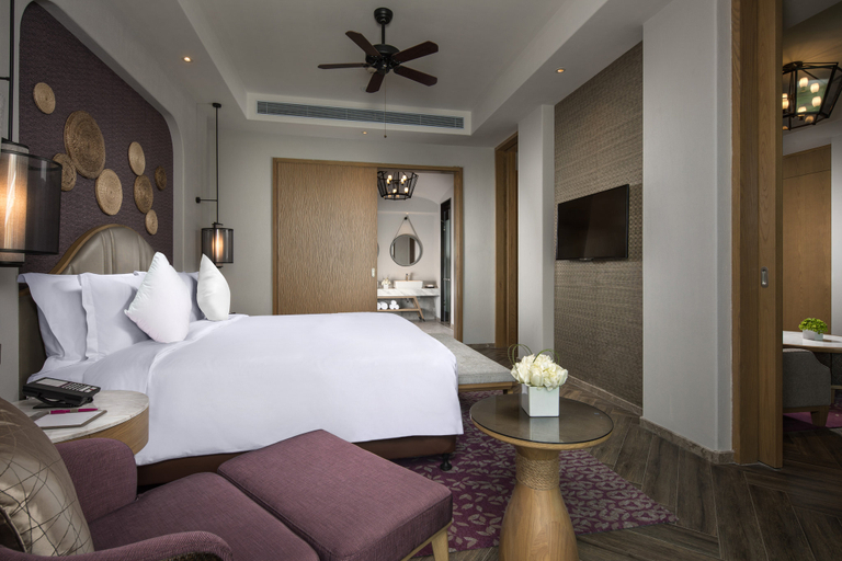 Bedroom 3, Crowne Plaza QINGDAOORIENTALMOVIEMETROPOLIS by IHG, Qingdao