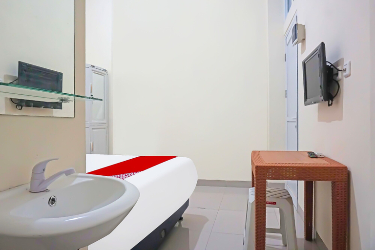 Bathroom, Capital O 91790 S1 Residence, South Tangerang
