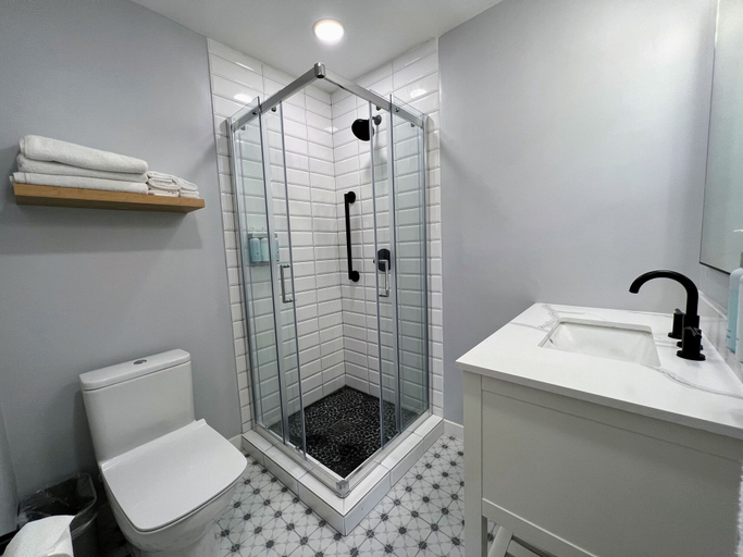 Bathroom 4, The Tides Oceanview Inn and Cottages, San Luis Obispo