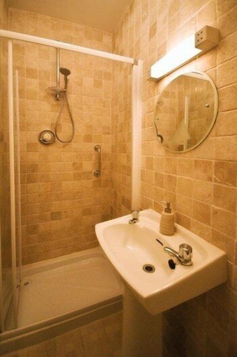 Bathroom 4, Castlehouse B&B