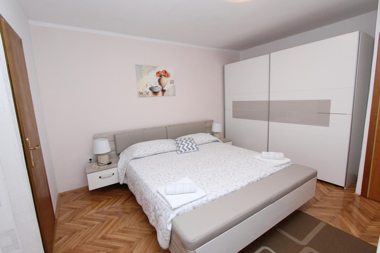 Bedroom 2, Apartments Divna, Rovinj