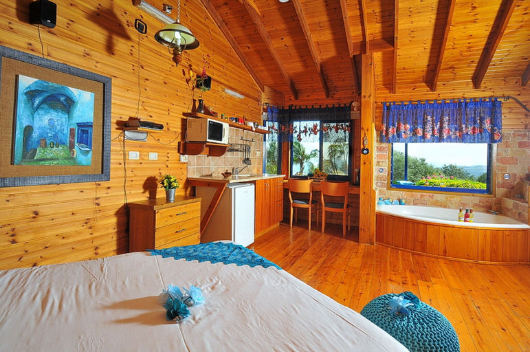 Bedroom 2, The Golan Cabin