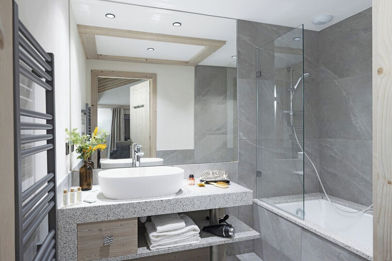 Bathroom 3, MGM Hôtels & Résidences – Résidence Le Hameau de l’Ours, Haute-Savoie