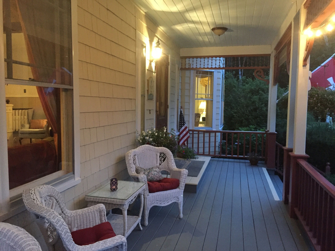 Others 5, Victorian By The Sea, Waldo