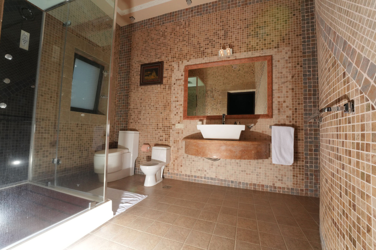 Bathroom 3, The House