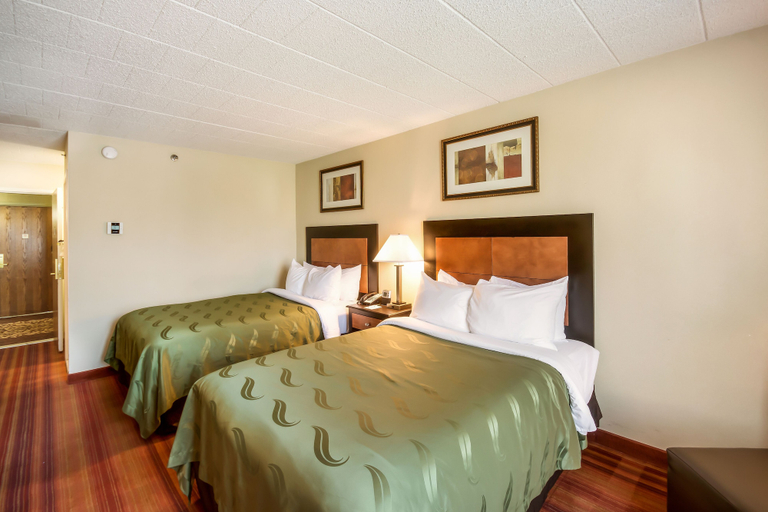 Bedroom 4, Chester Hotel & Conference Center, Chester