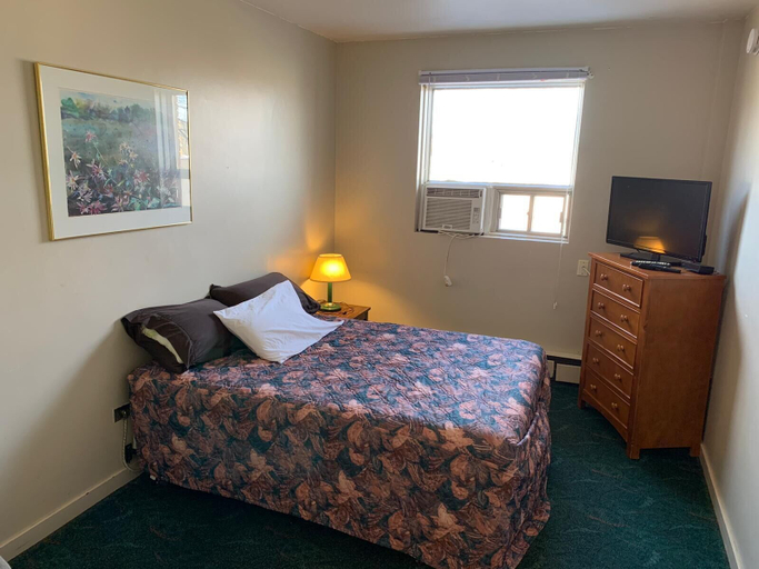 Bedroom 2, Vivian Motor Hotel, Division No. 15