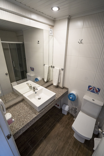 Bathroom 5, Ayapam Hotel, Akköy